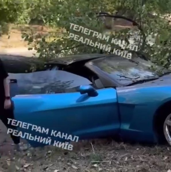 Chevrolet Corvette C6, Chevrolet Corvette, спорткар Chevrolet, разбитый Chevrolet Corvette, Chevrolet Corvette