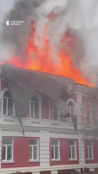 Последствия удара ВС РФ по зданию горсовета в Прилуках