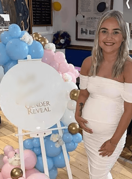 Кіра Казінс