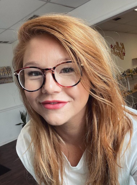 Жената прилича на тийнейджърка Жена изглежда като тийнейджърка, 35-годишна жена, тайна за красота, тайна за младостта, прост лайфхак, вирусно видео,