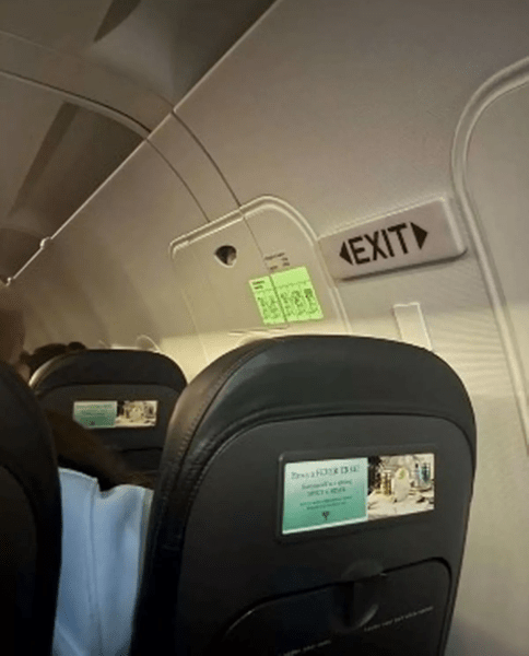 Жінка заявила про бомбу в літаку Жінка спричинила справжній переполох на борту, заявивши, що в літаку знаходиться бомба