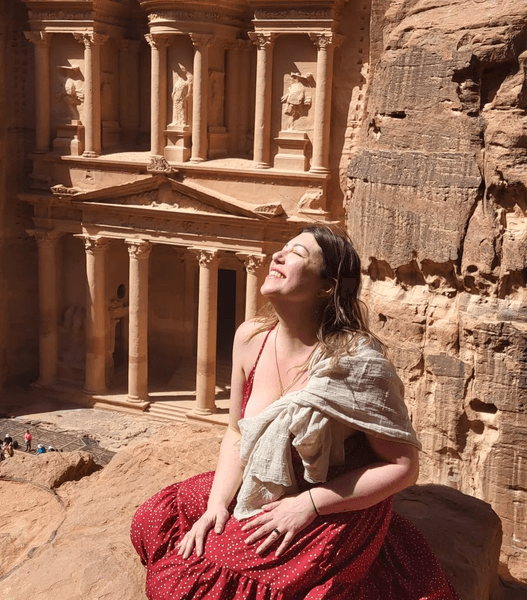 Жінка знайшла друзів у пустелі, рідна душа, посеред пустелі, подорож до Марокко, розлучення з чоловіком, жінка в пустелі, кемпінг