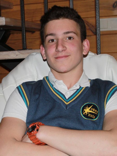 

Андрей Гусак: "У детей в обычной школе амбиции — уйти учиться в бурсу, а потом всю жизнь класть плитку за 5 тыс. грн в месяц. У них нет цели, нет желания узнавать новое. Они хотят только вкусно поесть, побухать и отдохнуть. Мне скучно с ними"
