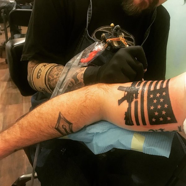 Пит Хегсет, министр обороны сша, татуировки пита хегсета, пит хегсет татуировки