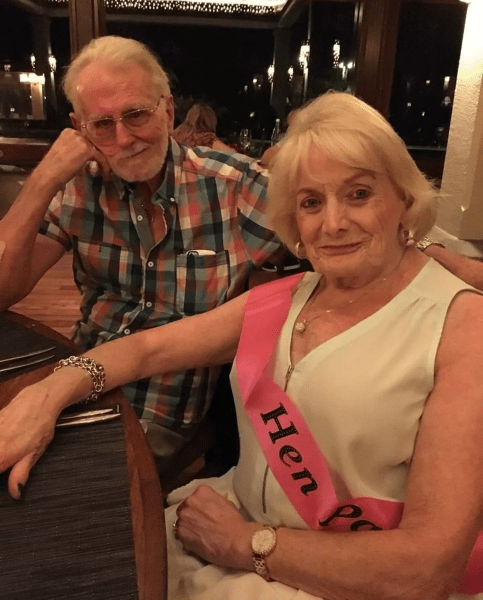 Жінка взяла на виховання 74 підлітки Жінка взяла на виховання 74 підлітки, прийомна сім'я, прийомні діти, ночувала в поліції, не могла мати дітей, сім'я