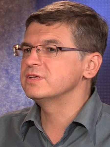 

Владимир Горбач: "Ситуация противоположна тому, что случилось в США: там Трамп одержал победу благодаря российскому вмешательству, а сейчас Макрон победил вопреки действиям Москвы"
