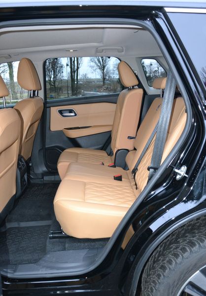 задние сиденья Nissan X-Trail, Nissan X-Trail, Nissan X-Trail 2024, Nissan X-Trail e-Power, новый Nissan X-Trail, гибрид Nissan X-Trail