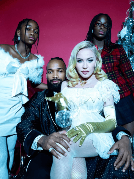 Мадонна с дочерьми и Аким Моррис