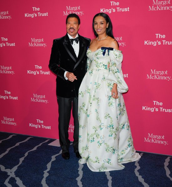 Лайонел Ричи с возлюбленной