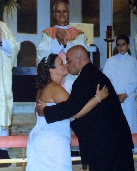 Супруги, свадьба, свадебная церемония, необычная свадьба, Папа Лев XIV, отец Боб, священник стал Папой, Папа Римский свадьба, Роберт Прево, Папа венчал супругов, история Папы Льва XIV, священник из США, Папа Римский 2025,