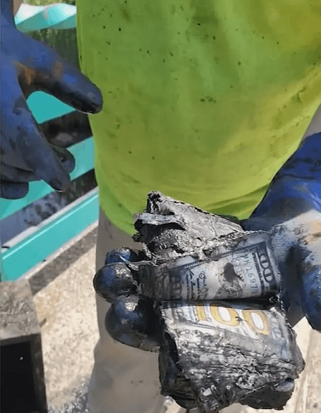 Супруги нашли сейф с деньгами, 100 тысяч долларов, рыбалка на магнит, нашли сокровище, поиск потерянных предметов, сейф в озере