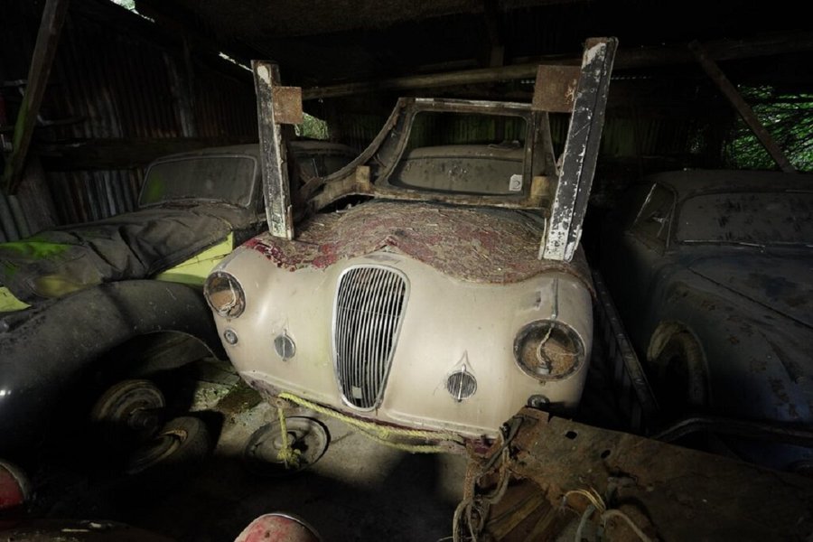 Заброшенные авто, коллекция авто, британские авто, ретро-авто, Bentley Mark VI, Jaguar XK140