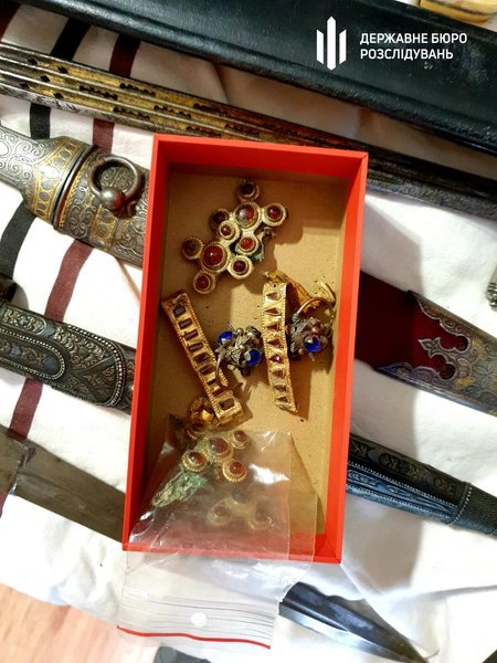 меч гунов, мечи