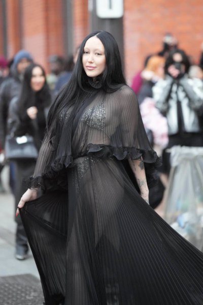 Ноа Сайръс Ноа Сайръс