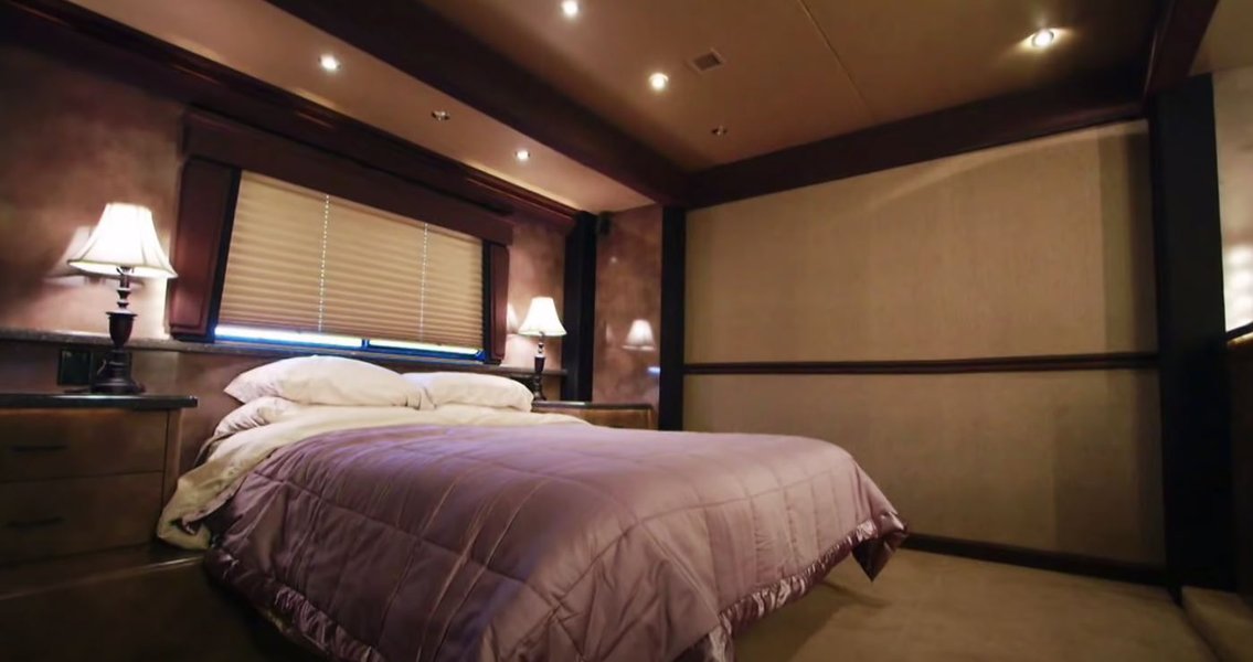 Дом на колесах Брэда Питта, автодом Брэда Питта, дом на колесах, авто Брэда Питта, Брэд Питт