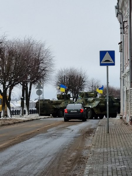 украинская техника, украинский флаг, фильм музыкант, россия, тверь