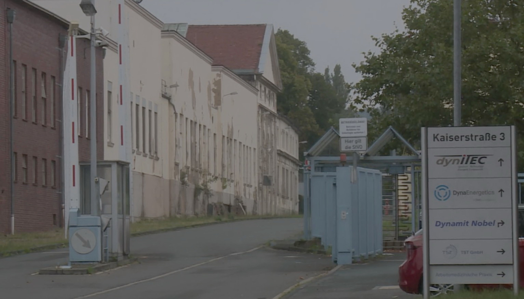 будівля збройного заводу Вибух у Німеччині, рятувальники, збройний завод, вибух, будівля Diehl Defense