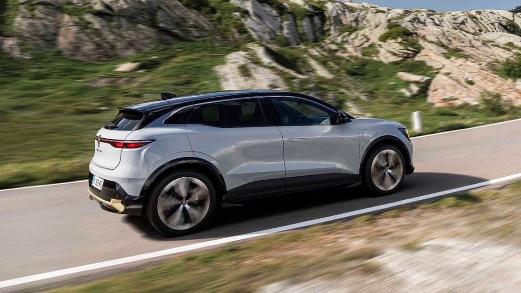 электромобиль, электрический кроссовер, внешность, вид сбоку