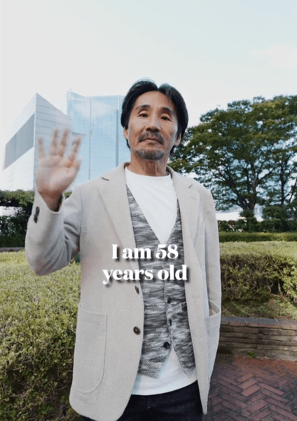 Жінка орендувала чоловіка на день, оренда літнього чоловіка, незвичайна послуга, чоловік на годину, туристка, дає поради, супроводжує в магазин