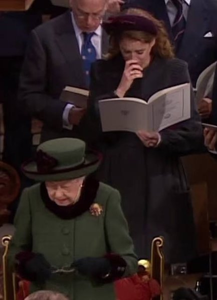 Королева Елизавета II слезы расплакалась служба Филипп