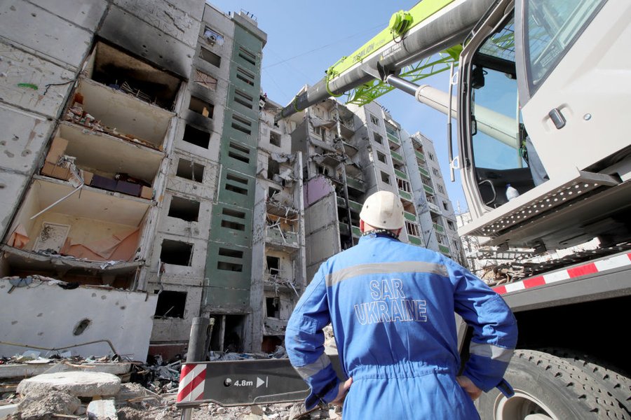 восстановление чернигова, чернигов после обстрелов, чернигов без воды, чернигов без света, чернигов гуманитарная катастрофа, чернигов, обстрелы чернигова, блокада чернигова, волонтеры в чернигове,