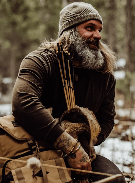 Мужчина жил в пещере, пережил инфаркт, сердечный приступ, реабилитация после операции, не мог ходить, изменил жизнь, занимался охотой,
