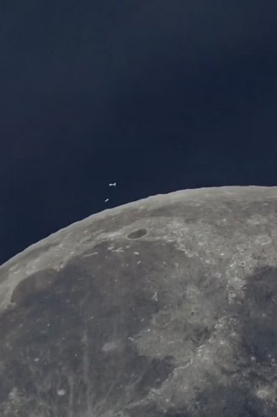 НЛО, Місяць