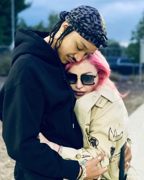 Мадонна, Ахламалик Уильямс