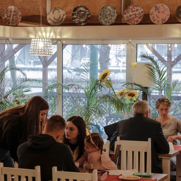 посетители ресторана Казацкий в Польше