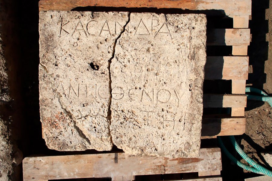 Херсонес Таврійський, античне місто-держава, Крим, грецька колонізація, візантійська епоха, Чорне море, Список всесвітньої спадщини ЮНЕСКО, археологічна пам'ятка, історичне значення, торгівля і комерція, росія, викрадення артефактів, незаконні розкопки