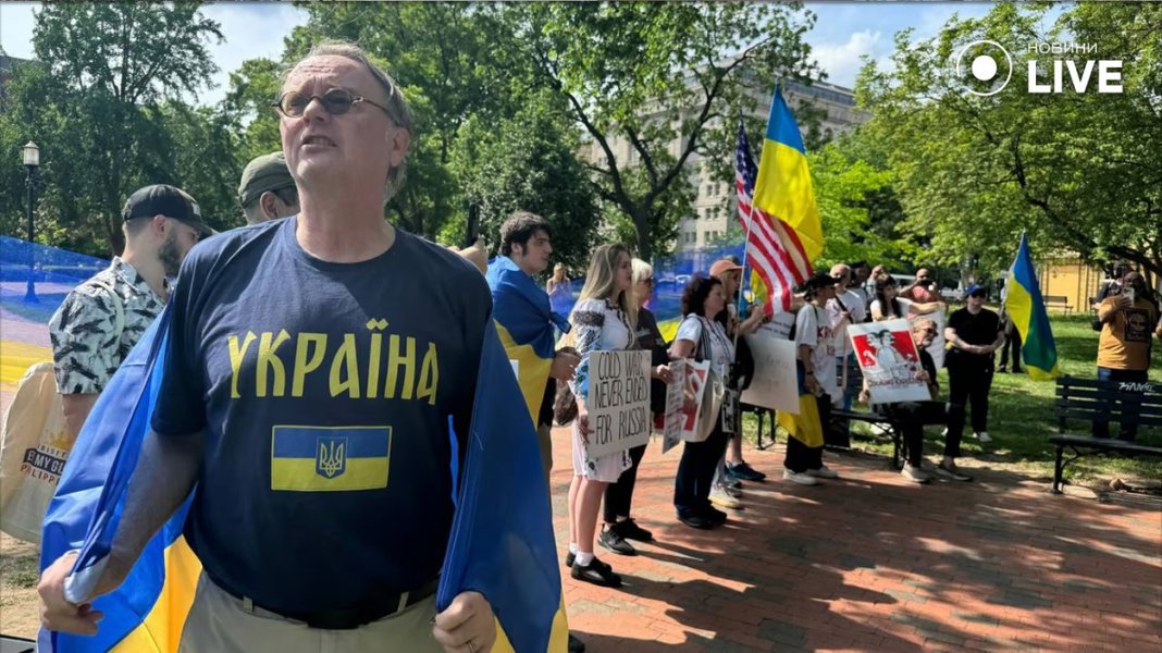 Акция украинцев против российского "бессмертного полка"