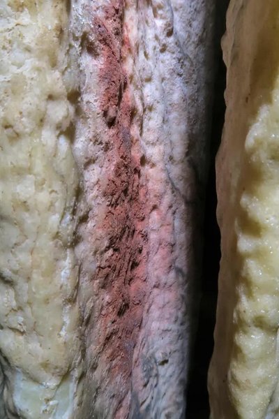 пигменты на сталагмитах