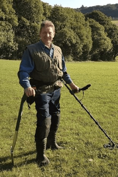 Пенсіонер знайшов рідкісні монети Пенсіонер знайшов рідкісні монети, рідкісні монети, кельтські монети, скарб, кельтський скарб, історична цінність, можуть дорого коштувати, пенсіонер, металошукач, як користуватися металошукачем