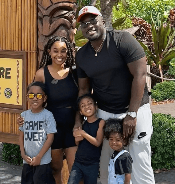 Жена кормит грудью мужа, молоко, грудное молоко, семья, дети, зависимость, странности,