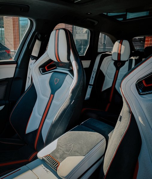 Цвета подобрали под окрас кузова