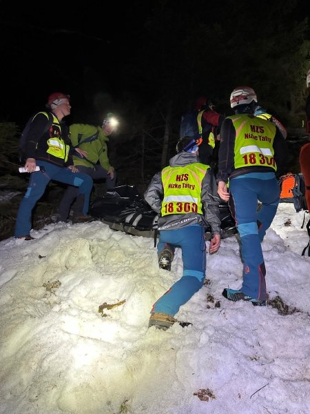 Рятувальники в Низьких Татрах напад ведмедя, ведмідь, напав ведмідь, туристи, туризм, Низькі Татри, Словаччина