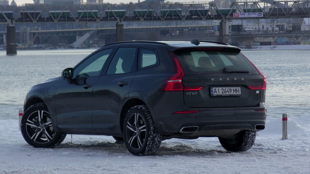 Volvo XC60, фото, вид сбоку