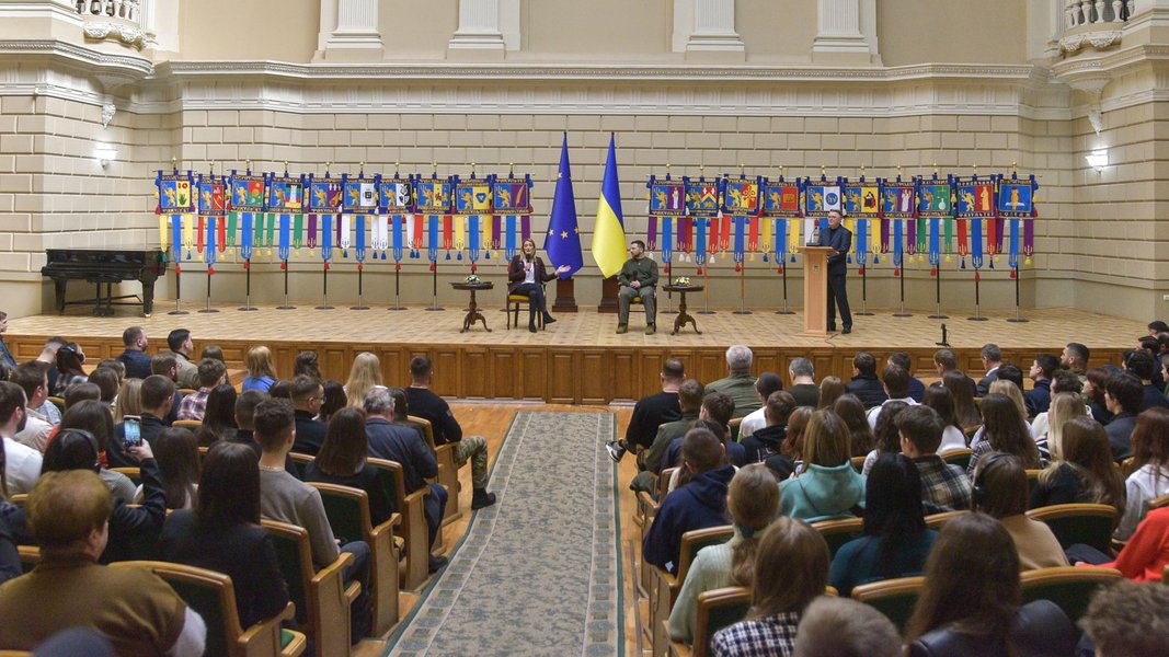 Президент Европарламента Роберта Метсола на встрече с львовскими студентами