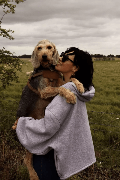 Женщина живет в фургоне, дом на колесах, сменила 18 домов, аренда жилья, плата за жилье, постоянные переезды, необычный дом