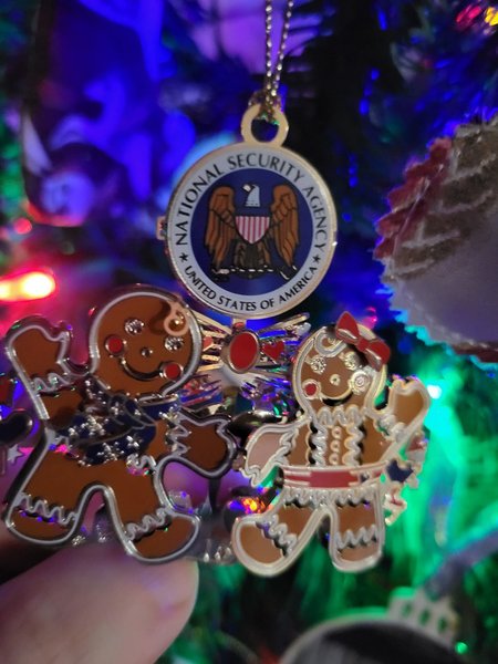 Агентство національної безпеки, АНБ, різдвяна прикраса, шпигунська прикраса