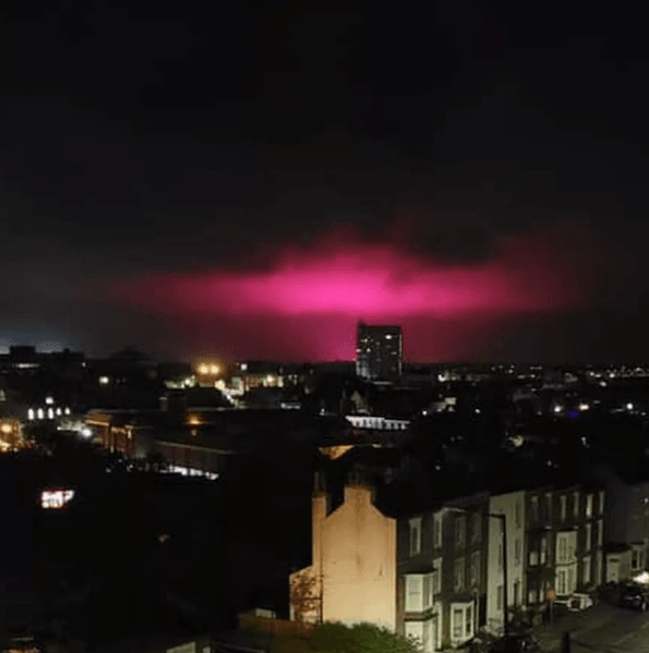 розовое свечение, дома