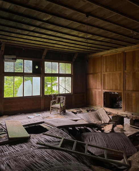 покинуте місто японія