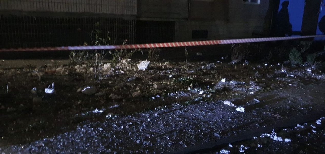 Последствия российского удара по многоэтажке в Сумах