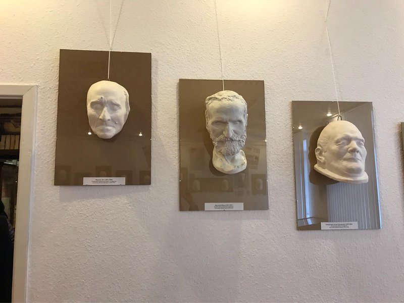 У посмертних масках великих людей проявляється епоха Михайла Булгакова