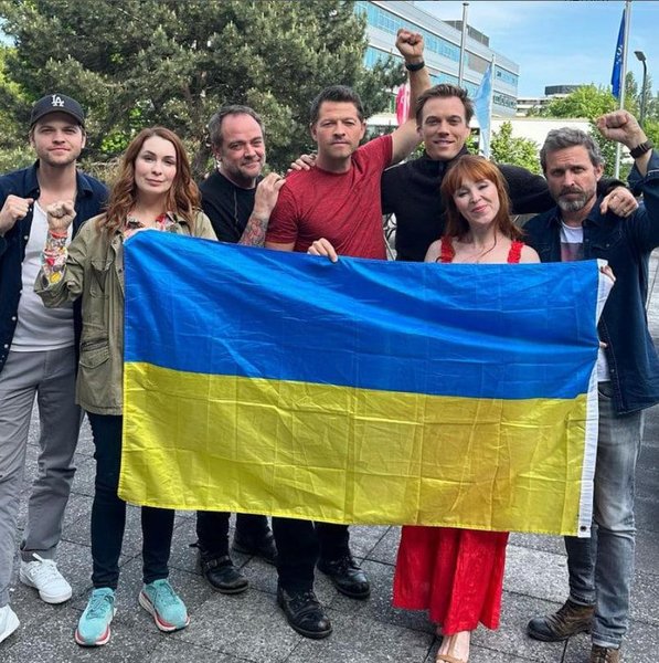 Звезды сериала "Сверхъестественное" поддержали Украину