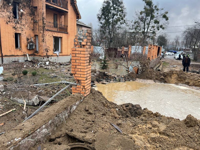 будинок, вирва, ракета РФ