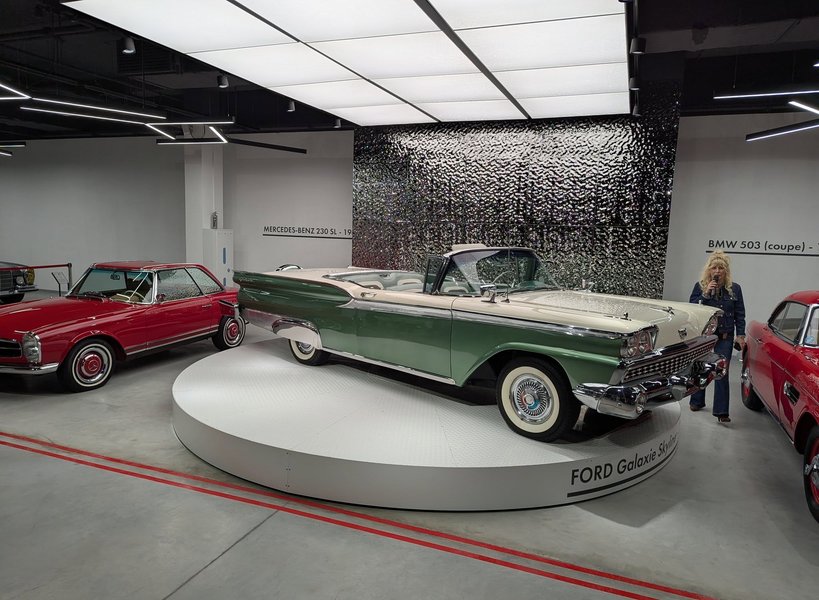 Ford Galaxie Skyliner