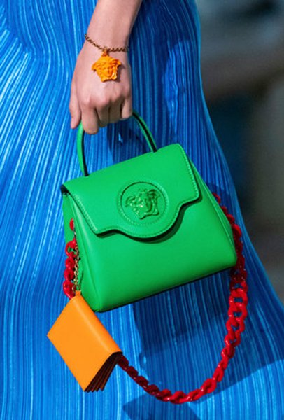 Яскраві сумки літа 2021, Versace