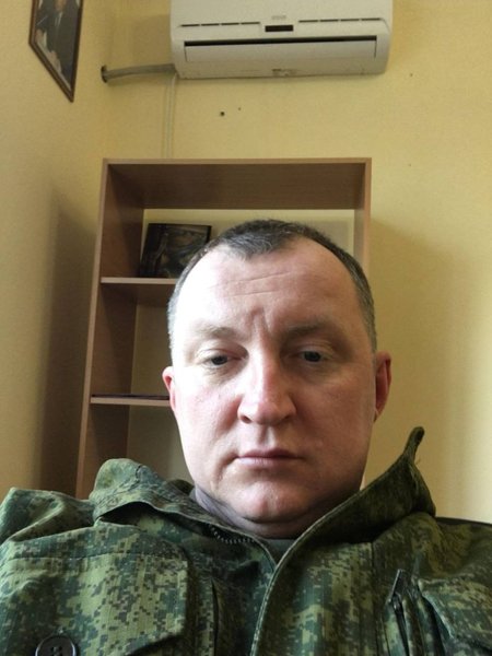 Сам персонаж на своєму робочому місці