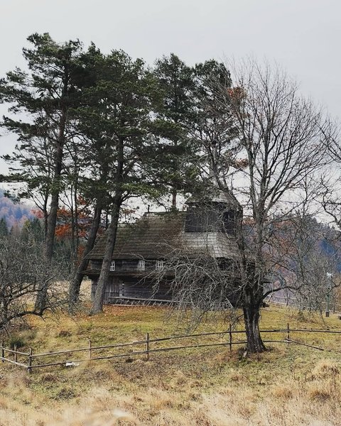 Село Кужбеї у Карпатах